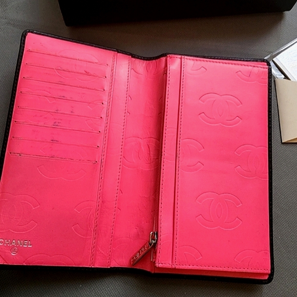 🌺 CHANEL CC Cambon Quilted Logo Bifold Wallet in Black & Hot Pink Pre-owned - Picture 6 of 15